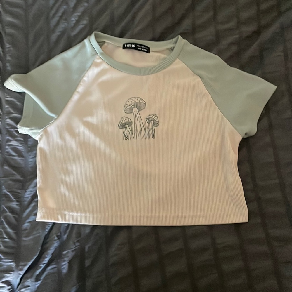 shein cropped woman’s tee